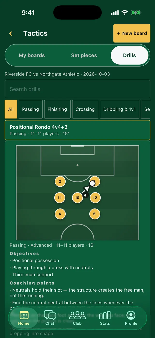 The EasyChamp Club app showing a passing drill on the tactics board