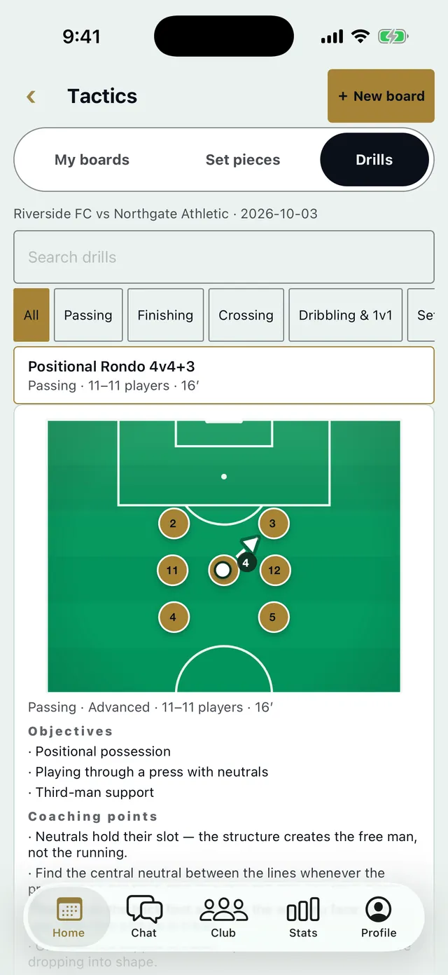 The EasyChamp Club app showing a passing drill on the tactics board